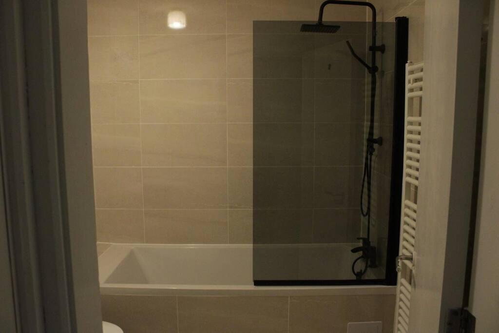 2 Bedroom Central London Apartment Modern And Stylish Екстер'єр фото